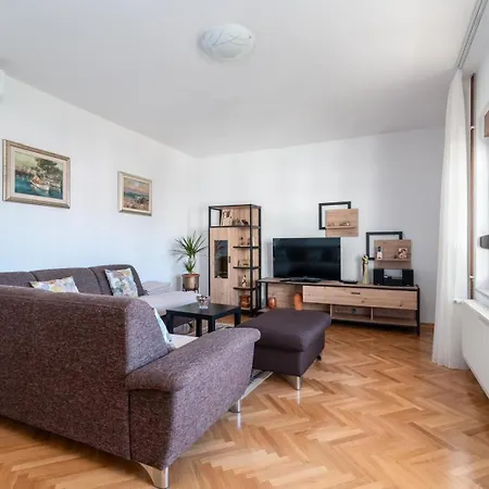 Domi Apartment